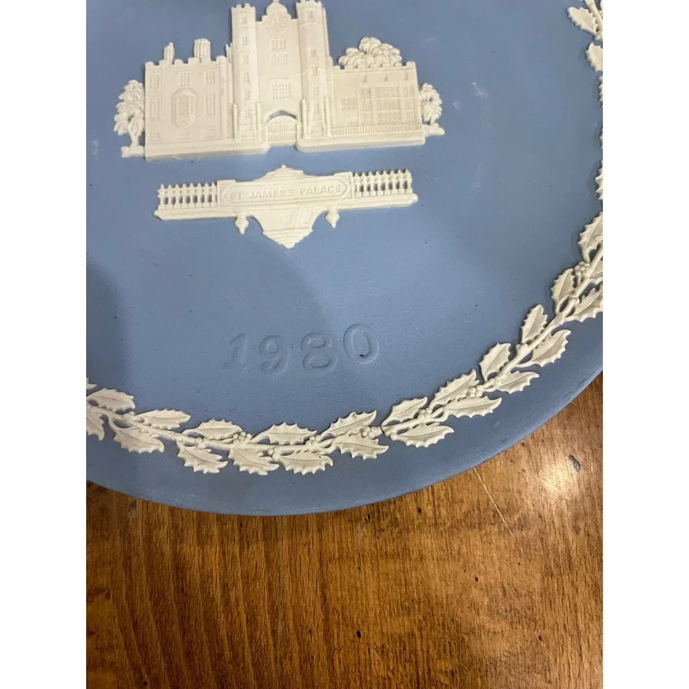 Wedgwood Jasperware Christmas 1980 Plate‎ St James's Palace Blue White England